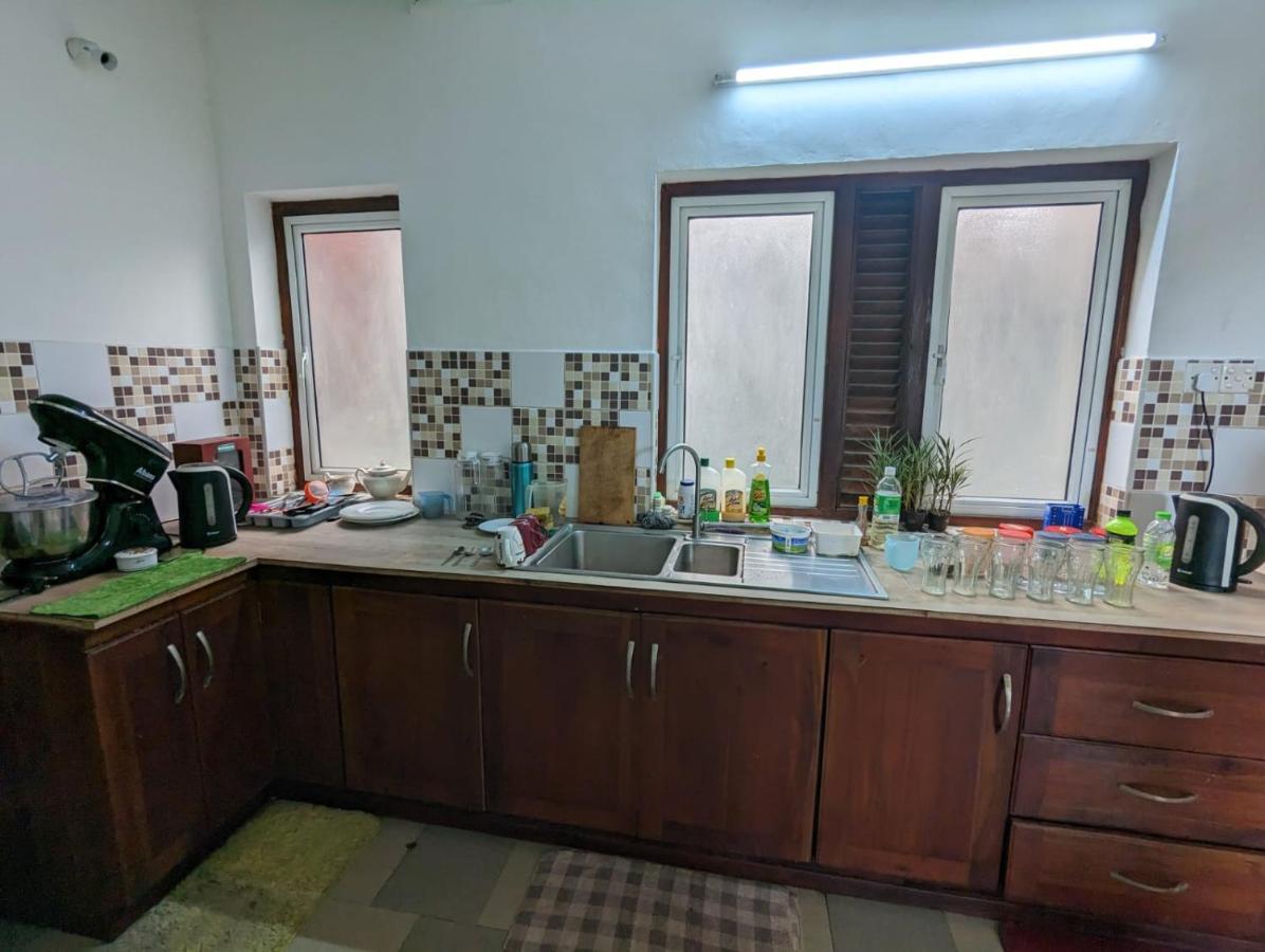 Shiranthi Guest House ラジャジリヤ エクステリア 写真