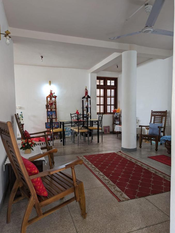 Shiranthi Guest House ラジャジリヤ エクステリア 写真